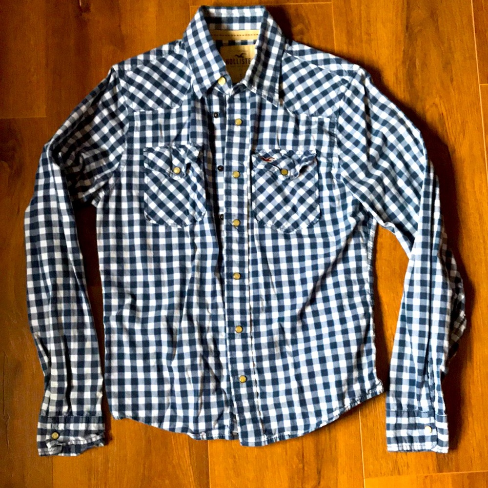 Hollister women’s pearl snap button up